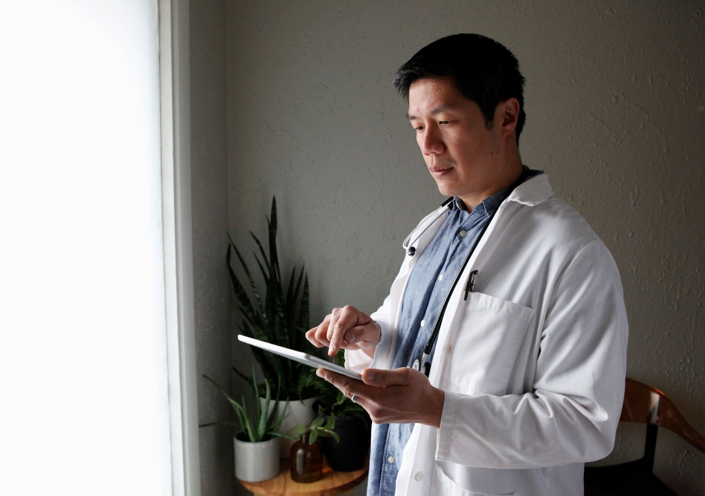 Physician using a tablet